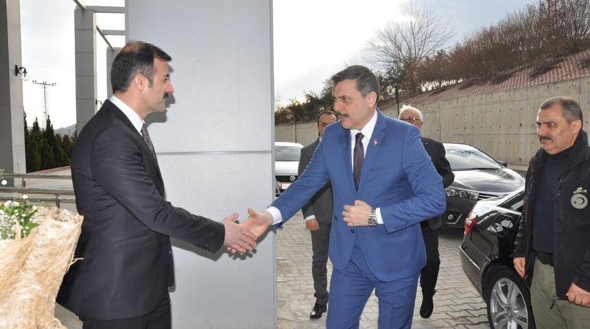 Vali &Ccedil;ift&ccedil;i&rsquo;den hasta ziyareti