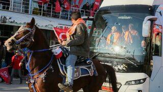 Biz ülkemizi seviyoruz, kavga istemiyoruz