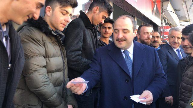 Bakan Varank, 'Cumhur İttifakı' seçim bürosunu ziyaret etti