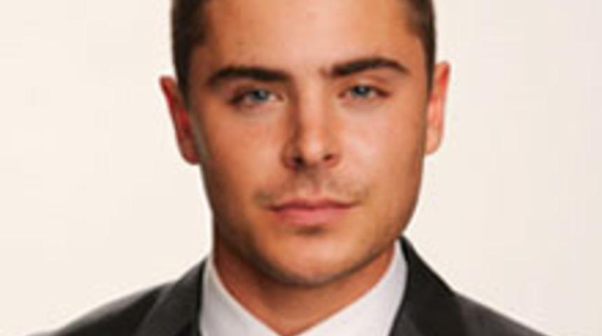 Bekarlığın Keyfini &Ccedil;ıkarıyor