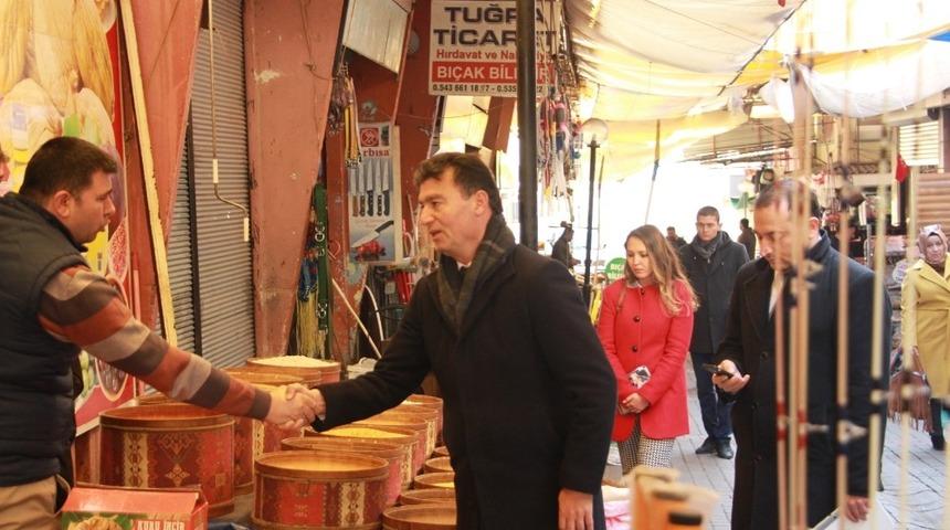 &Uuml;mmet Akın, sobacılar &ccedil;arşısı esnafını ziyaret etti