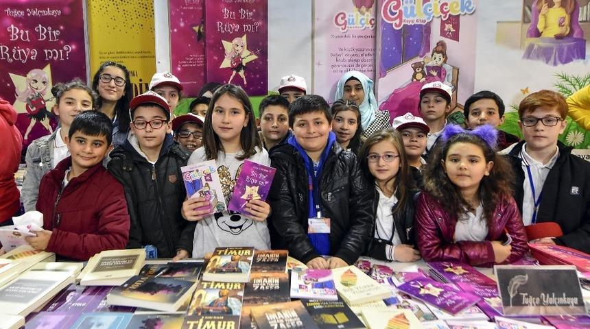 Ankara Çocuk Meclisi üyeleri kitap fuarını gezdi