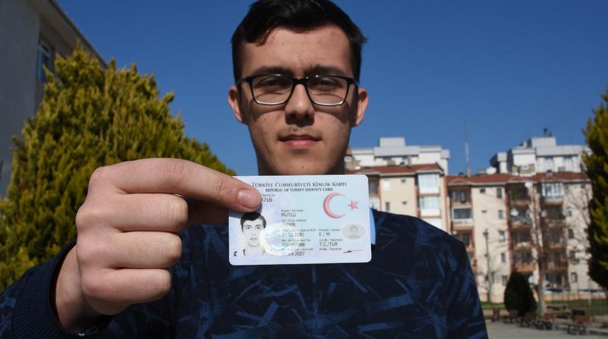 Muhtar adayı Taner, 31 Mart'ta 18 yaşında olacak