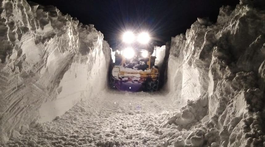 Hakkari&rsquo;de 18 yerleşim yerinde karla m&uuml;cadele