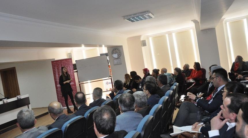 Silifkeli iş insanlarına, stresi azaltacak yöntemler anlatıldı