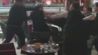 İstanbul'daki ünlü AVM'de şoke eden kavga! 5 garson, 1 kişiye saldırdı