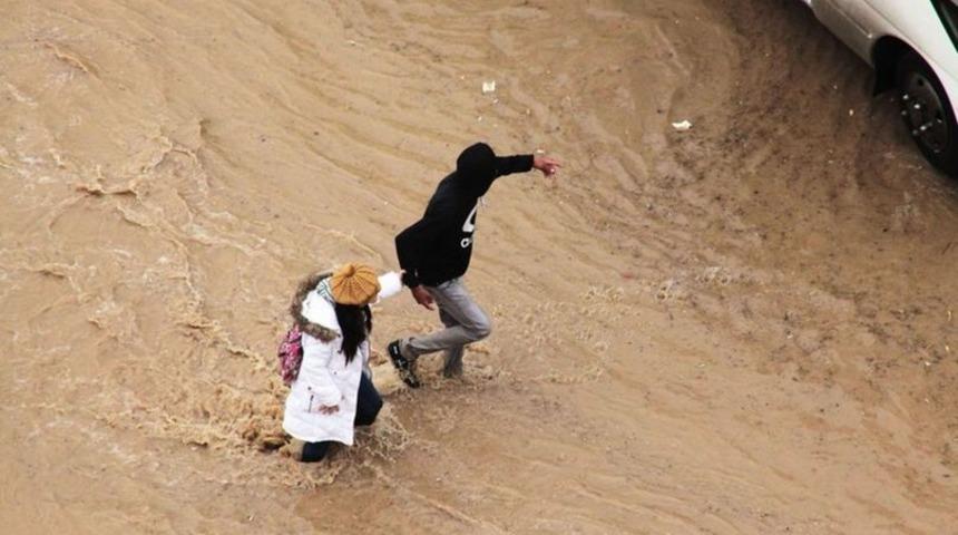 Sağanak yağış 15 yıldır dolmayan barajı doldurdu