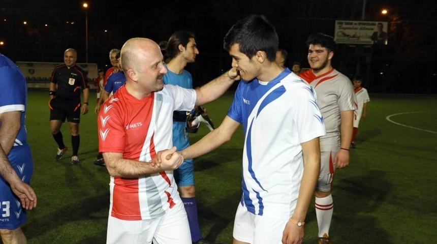 Vali Varol, gen&ccedil;lerle ma&ccedil; s&ouml;z&uuml;n&uuml; yerine getirdi