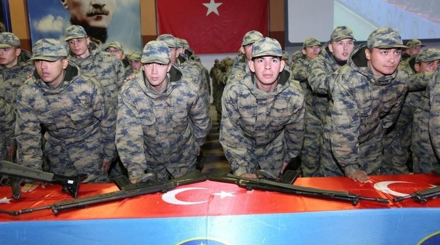 Kütahya’da 800 er ve 189 asteğmen yemin etti