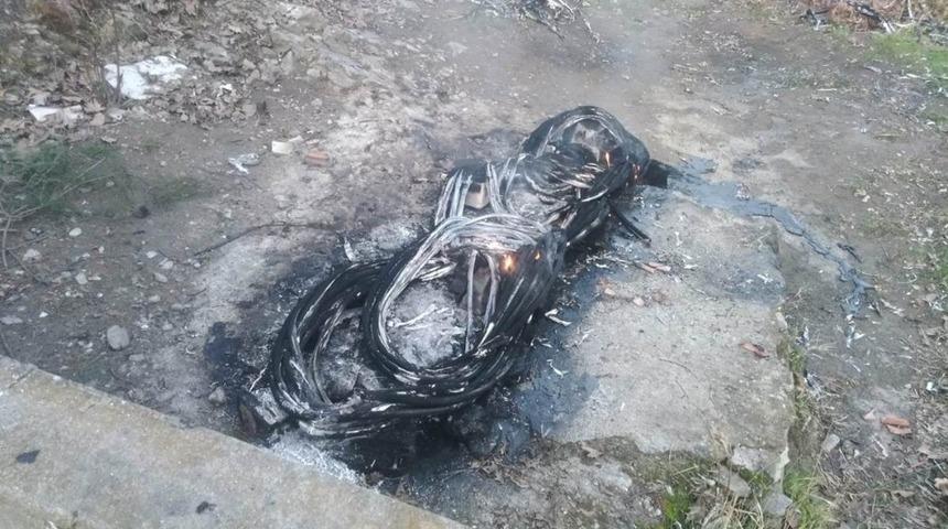 Kablo hırsızı su&ccedil;&uuml;st&uuml; yakalandı