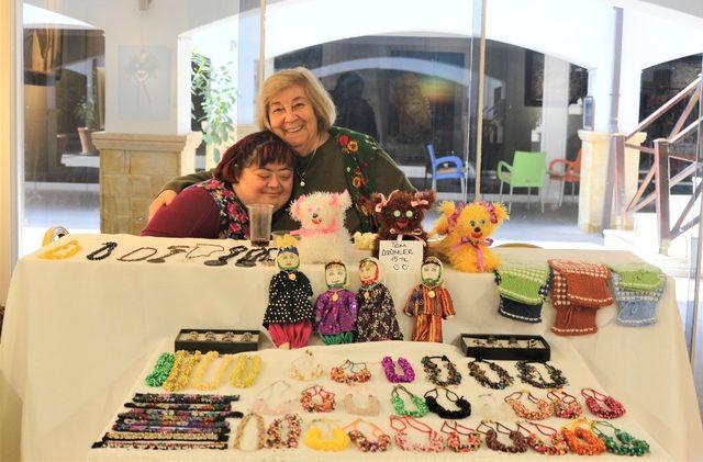 Down sendromlu Ece yaptığı elişi ürünleri satarak annesine ev almak istiyor 1