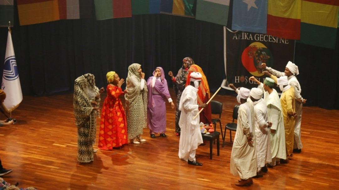 Afrikalı &ouml;ğrenciler, k&uuml;lt&uuml;rlerini SA&Uuml;&rsquo;de tanıttı