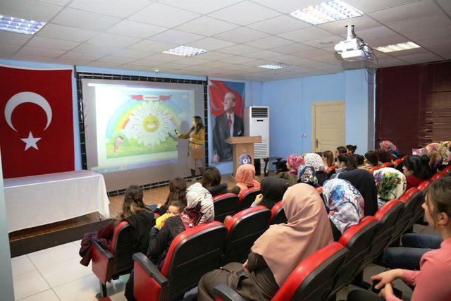 Lice Belediyesinden velilere değerler eğitimi semineri