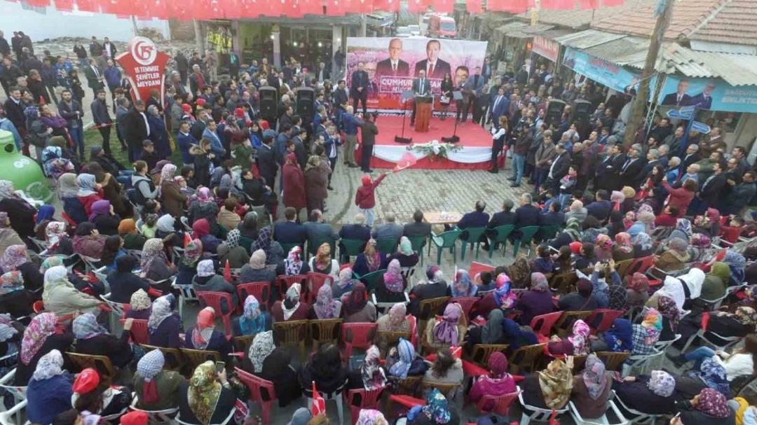 Cumhur İttifakı&rsquo;ndan Ahmetli&rsquo;de miting gibi a&ccedil;ılış