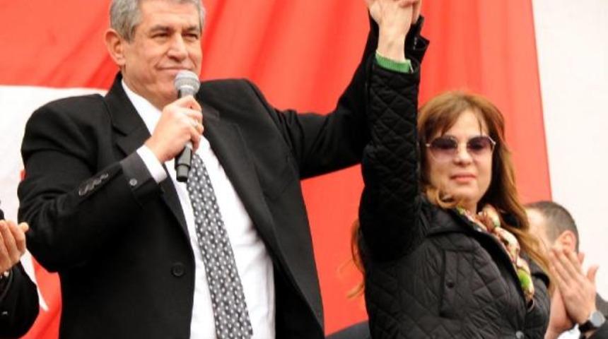 CHP, Balçova'da Mehmet Ali Çalkaya'nın yerine eşi Fatma Çalkaya'yı aday gösterdi