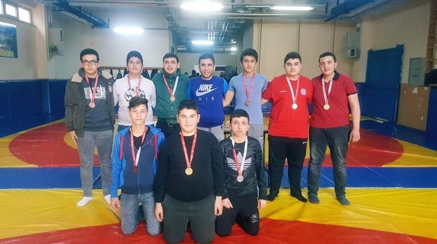 G&uuml;reşte şampiyonlar belli oldu