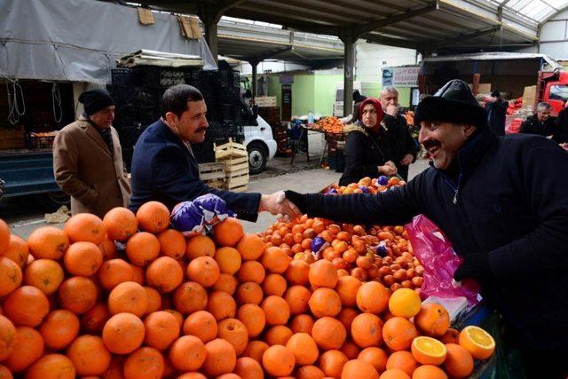 Vali Mustafa Masatlı, halk pazarını ziyaret etti