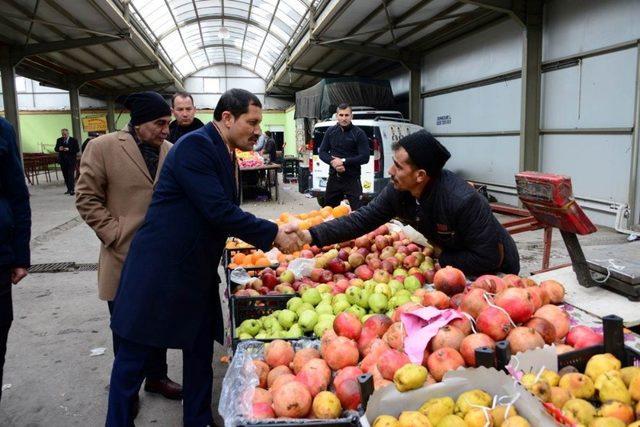 Vali Mustafa Masatlı, halk pazarını ziyaret etti