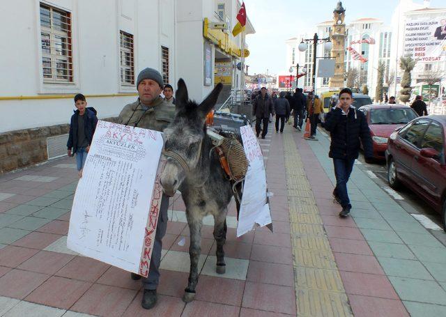 İcra takibi başlatılan çiftçiden eşekli protesto