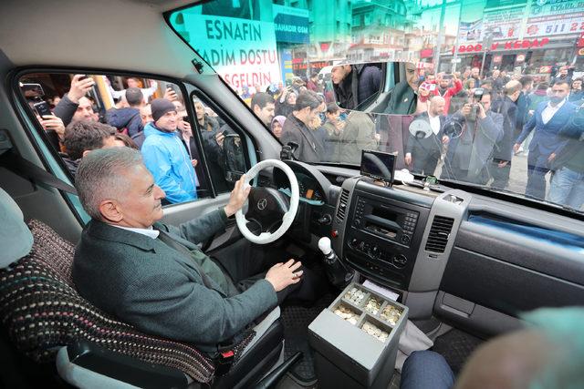 Yıldırım, Pendik'te minibüs kullandı