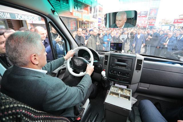 Yıldırım, Pendik'te minibüs kullandı