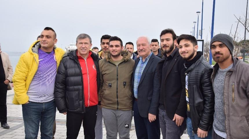 Emektar gol kralı Tanju &Ccedil;olak &ccedil;ocuklarla buluştu