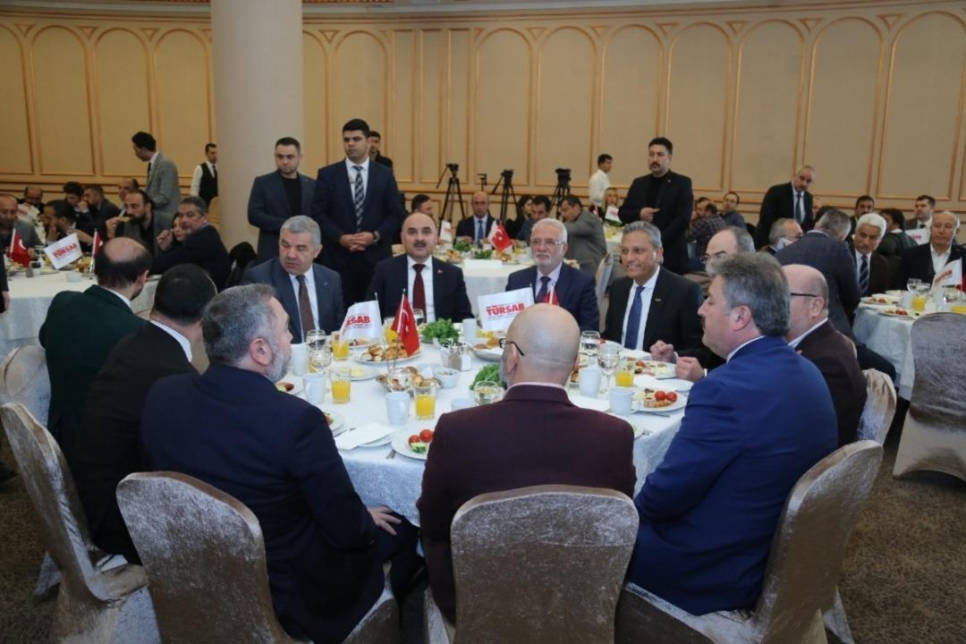 Vali G&uuml;naydın T&Uuml;RSAB Heyetini Kabul Etti