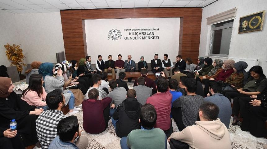 Usta, Başkan Altay ve &Ouml;zboyacı gen&ccedil;lerle buluştu