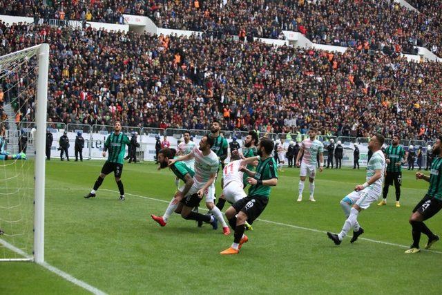 Amed Sportif Faaliyetler, Sakaryaspor ile berabere kaldı