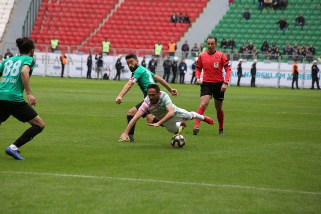 Amed Sportif Faaliyetler, Sakaryaspor ile berabere kaldı