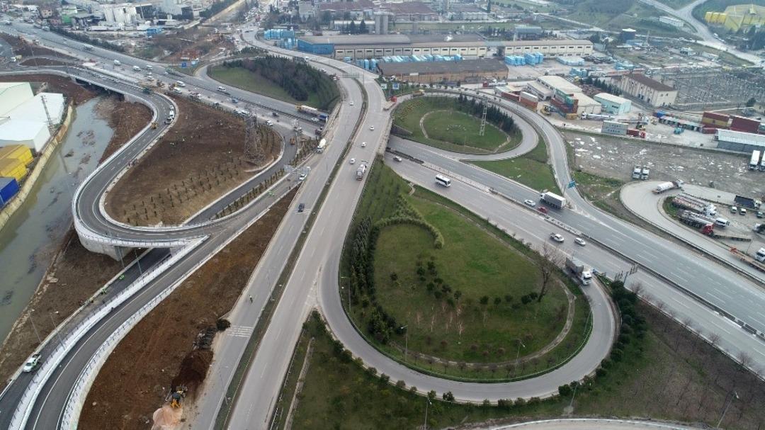 Dilovası&rsquo;na giriş ve &ccedil;ıkışları rahatlatacak  kavşak a&ccedil;ıldı