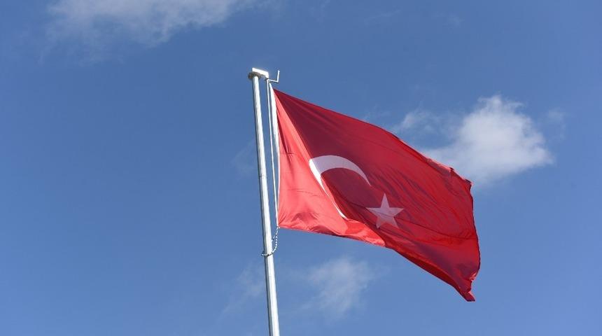 Şehitler Parkı&rsquo;na T&uuml;rk Bayrağı