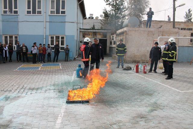 Midyat’ta 200 öğrencinin katılımı ile yangın tatbikatı yapıldı