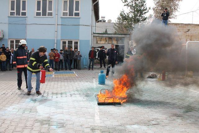 Midyat’ta 200 öğrencinin katılımı ile yangın tatbikatı yapıldı