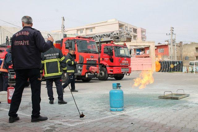 Midyat’ta 200 öğrencinin katılımı ile yangın tatbikatı yapıldı