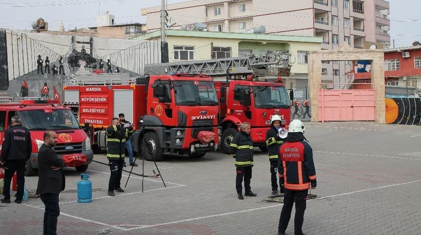 Midyat&rsquo;ta 200 &ouml;ğrencinin katılımı ile yangın tatbikatı yapıldı