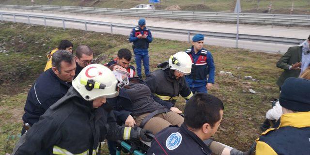 Nişanlı çift düğün davetiyesi dağıtırken kazada yaralandı