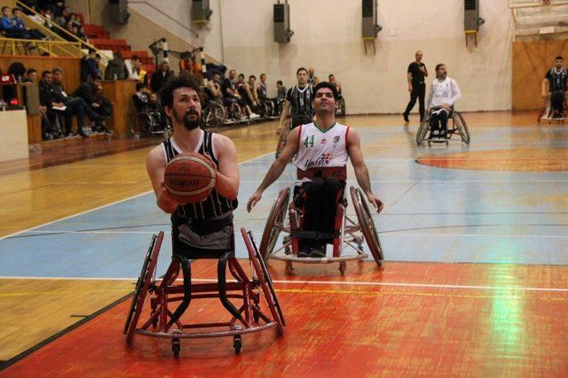 Tekerlekli Sandalye Basketbol Süper Ligi: YOSK: 47 - Beşiktaş: 94