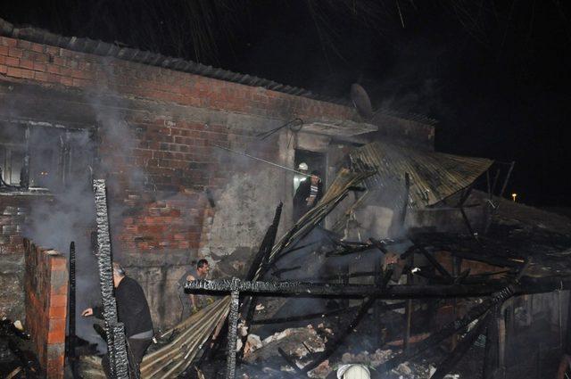 Sinop’ta bekçi evi alevlere teslim oldu