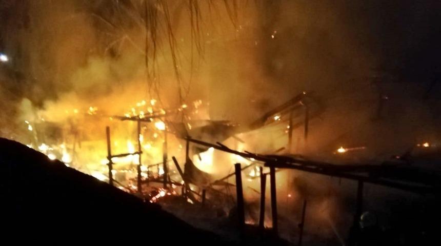 Sinop&rsquo;ta bek&ccedil;i evi alevlere teslim oldu