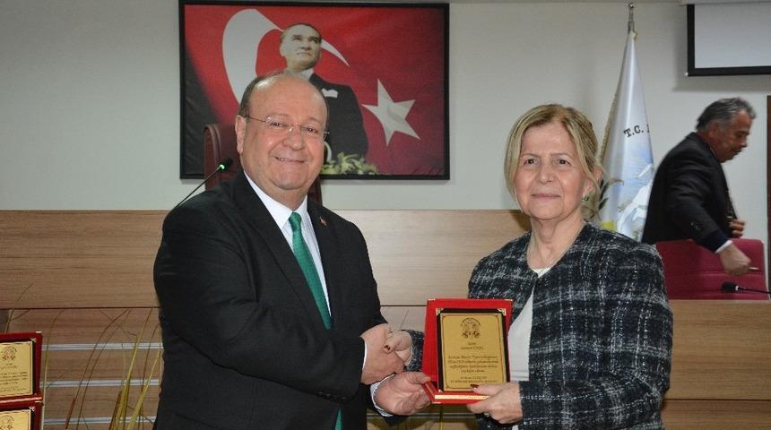 &Ouml;zakcan; "Kurucu meclis olarak tarihe ge&ccedil;tik"