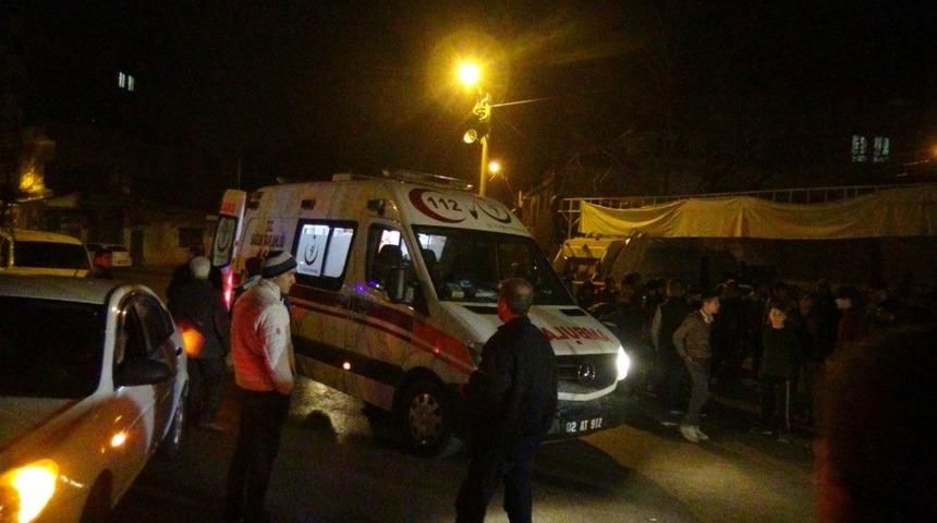 Otomobil ile hafif ticari ara&ccedil; &ccedil;arpıştı: 3 yaralı