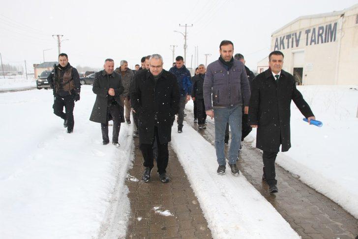 Vali Gündüzöz Malazgirt’te G4