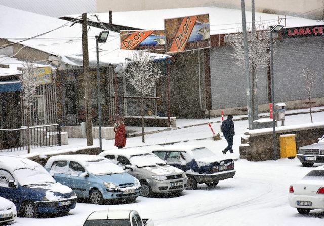 Van ve Bitlis'te 345 yerleşim yerinin yolu ulaşıma kapandı