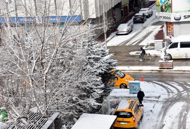 Van ve Bitlis'te 345 yerleşim yerinin yolu ulaşıma kapandı