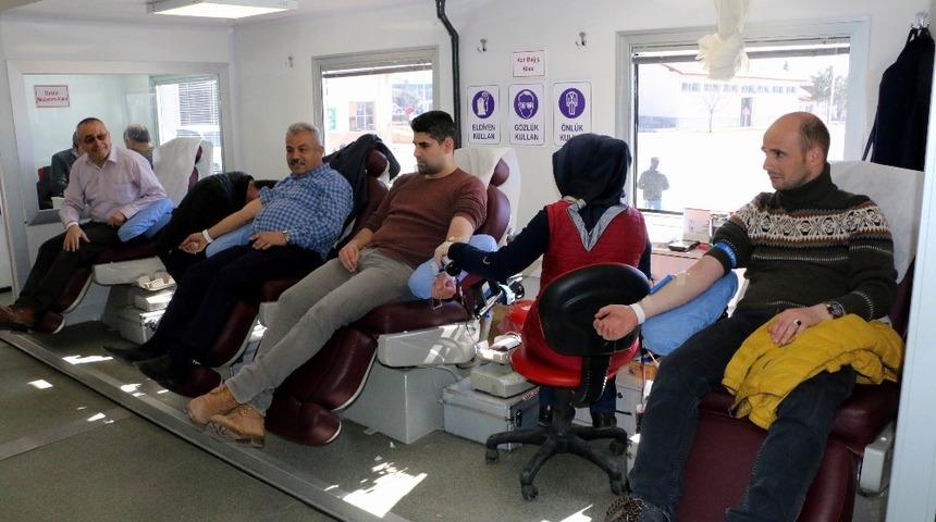 Erzincan il özel idare çalışanlarından kan bağışına destek