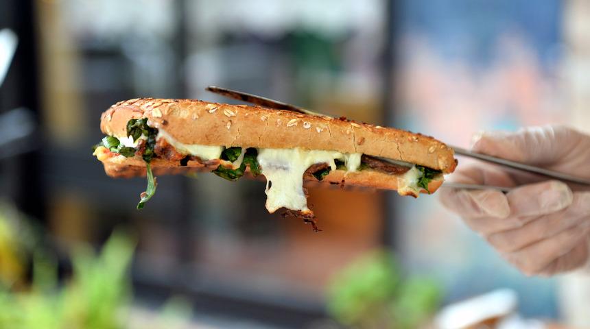 Yöneticiliği bırakıp tostçu oldu! İşte girişimcilik serüveni 