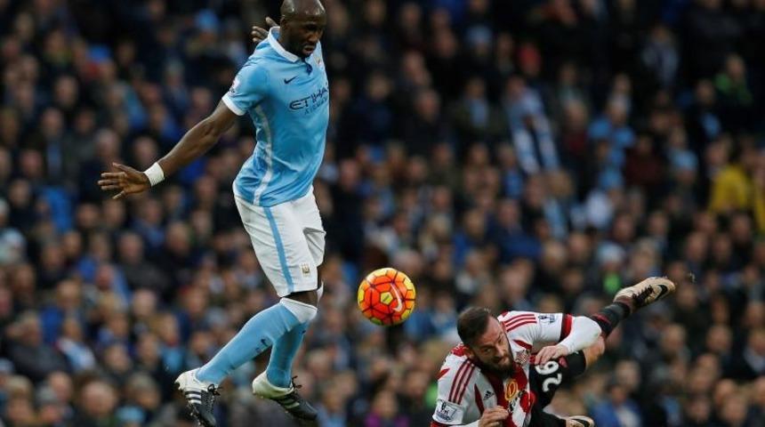 Mangala bir yıl daha Manchester City'de