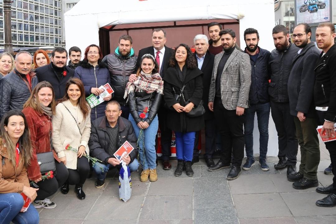 Taşdelen gen&ccedil;lerle sokakta buluştu