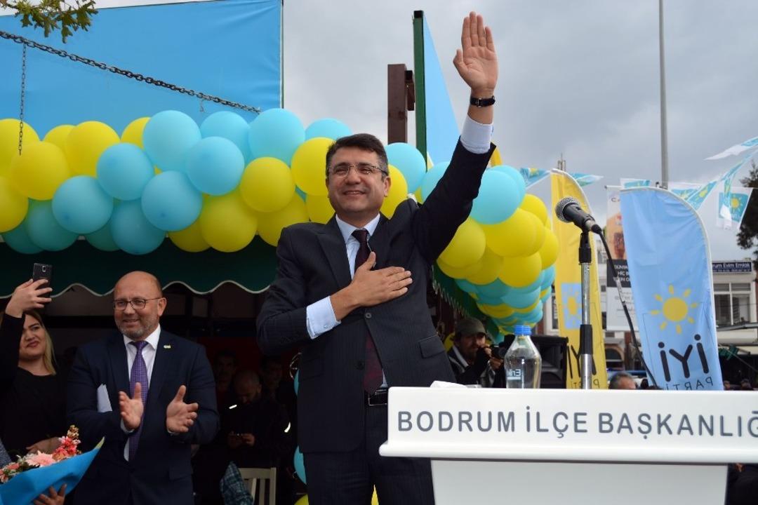 Mehmet Tosun&rsquo;dan miting havasında se&ccedil;im ofisi a&ccedil;ılışı